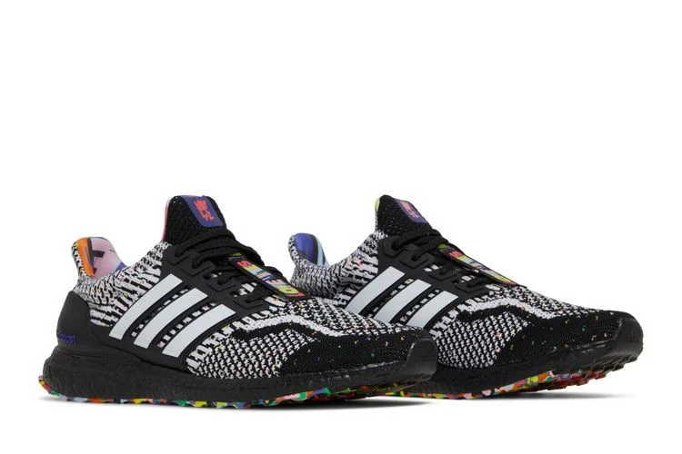 Krossovki-Kris-Andrew-Small-x-adidas-UltraBoost-5.0-Pride-7