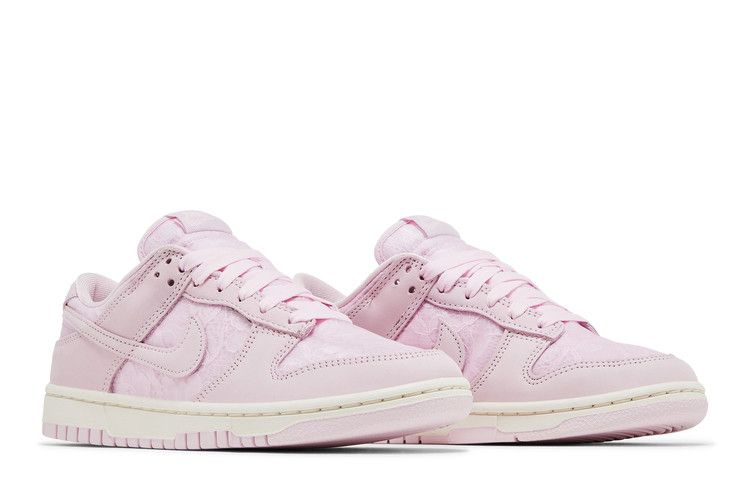 wmns-dunk-low-lace-pack-regal-pink-hj5870-600_07