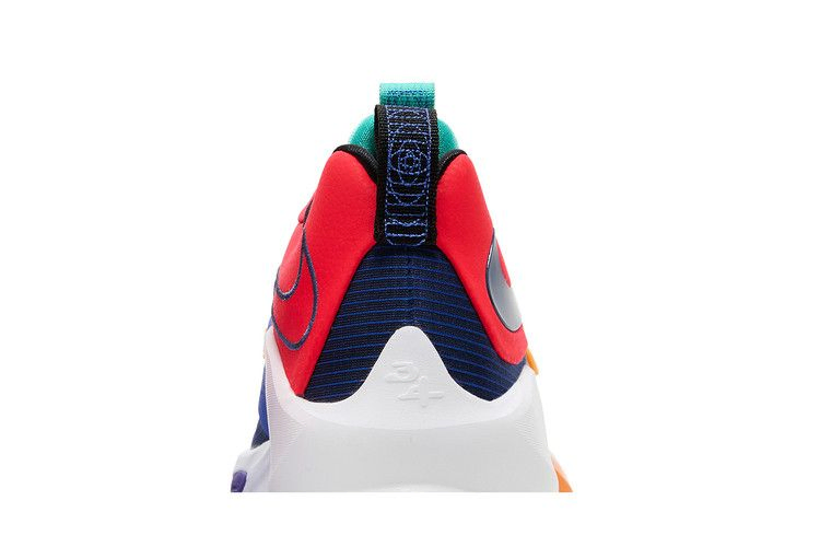 zoom-freak-3-antetokounbros-da0694-601_06