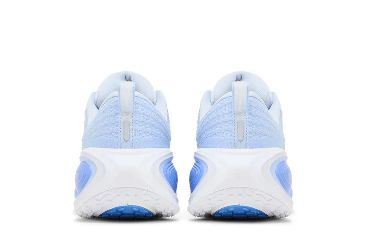 Кроссовки Nike Wmns Vomero Plus 'Football Grey Aluminum'