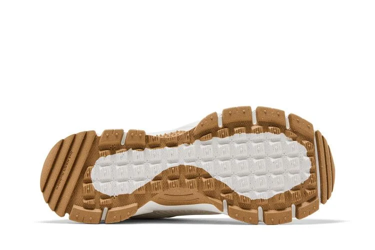 Кроссовки Nike Wmns Zoom Vomero 5 Roam Winterized 'Sail Light Stone Gum'
