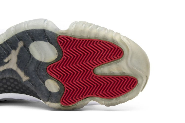 air-jordan-11-retro-low-528895-110_04