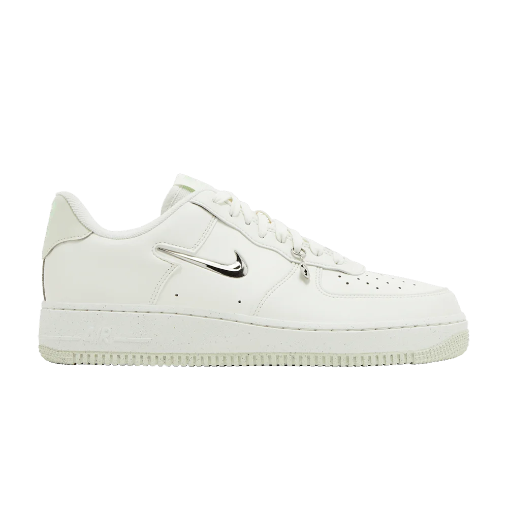 Krossovki-Nike-Wmns-Air-Force-1-07-SE-Next-Nature-Sail-Vapor-Green