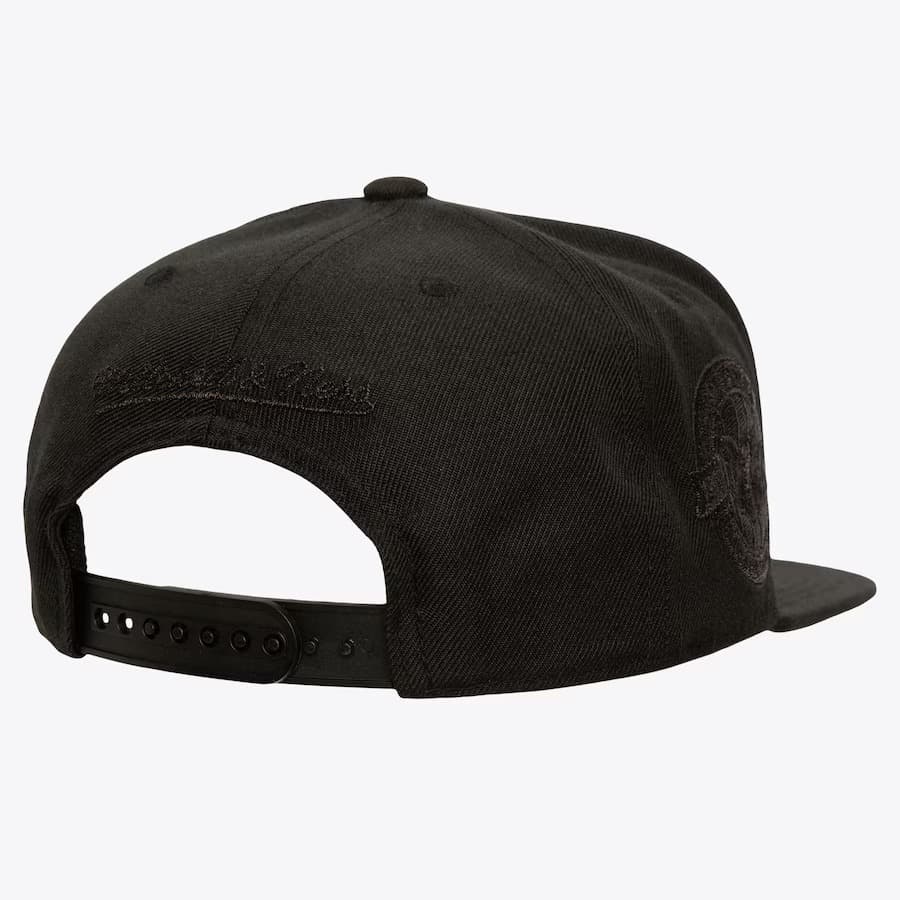 Бейсболка Mitchell & Ness Black Charlotte Hornets Pearl Snapback Hat