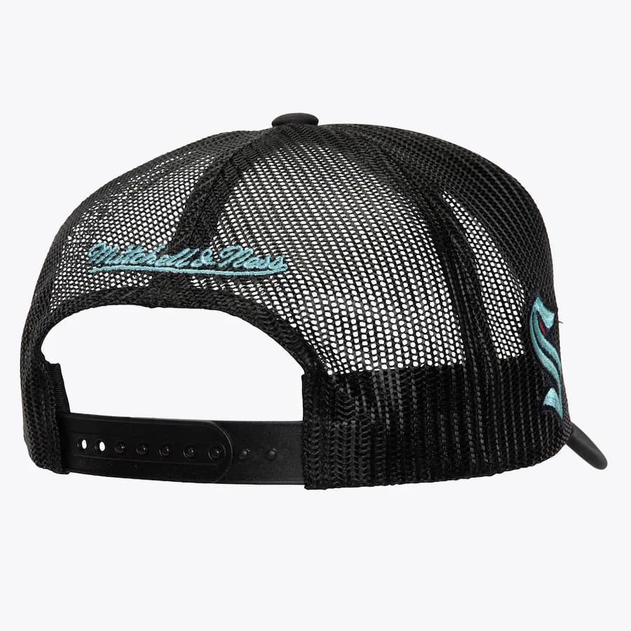 Бейсболка Mitchell & Ness Black Seattle Kraken Script Trucker Adjustable Hat