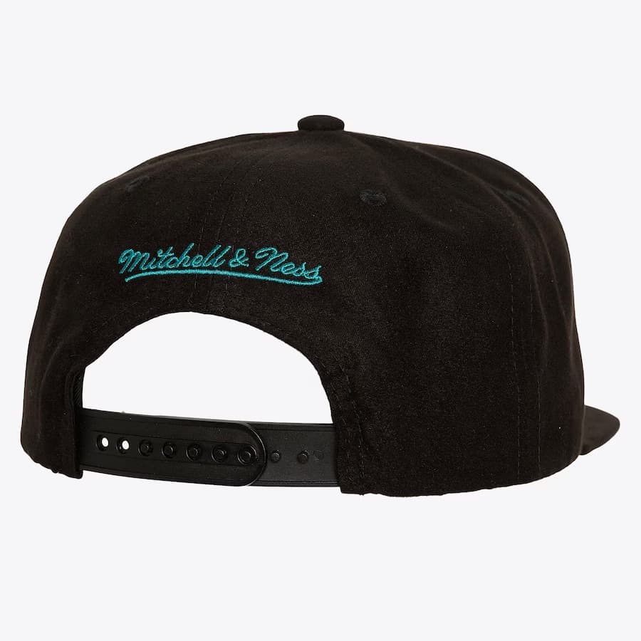 Бейсболка Mitchell & Ness Black San Jose Sharks Sweet Suede Snapback Hat