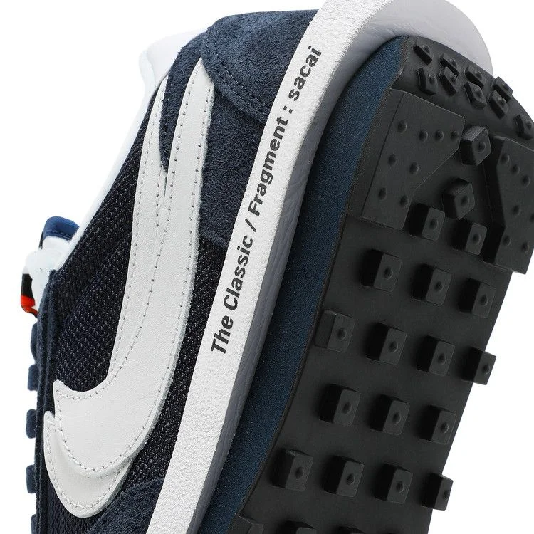 Krossovki-Fragment-Design-x-sacai-x-Nike-LDV-Waffle-Blackened-Blue-9