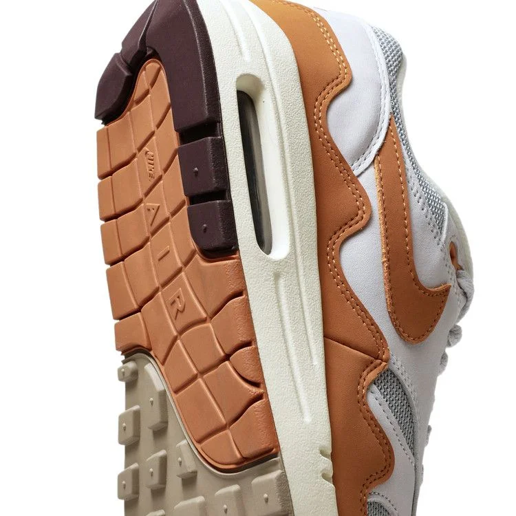 Krossovki-Patta-x-Nike-Air-Max-1-Monarch-9