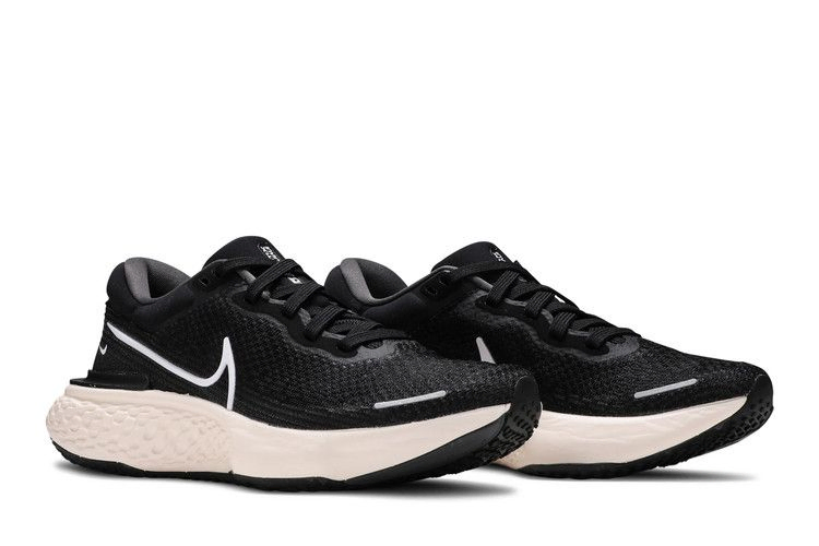 wmns-zoomx-invincible-run-flyknit-black-white-ct2229-001_07