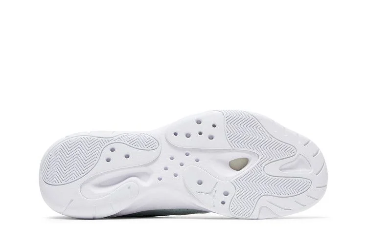 Krossovki-Air-Jordan-11-CMFT-Low-Barely-Green-3