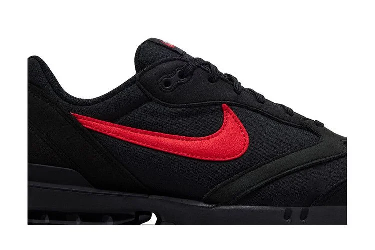 Krossovki-Nike-Air-Max-Dawn-Black-University-Red-1