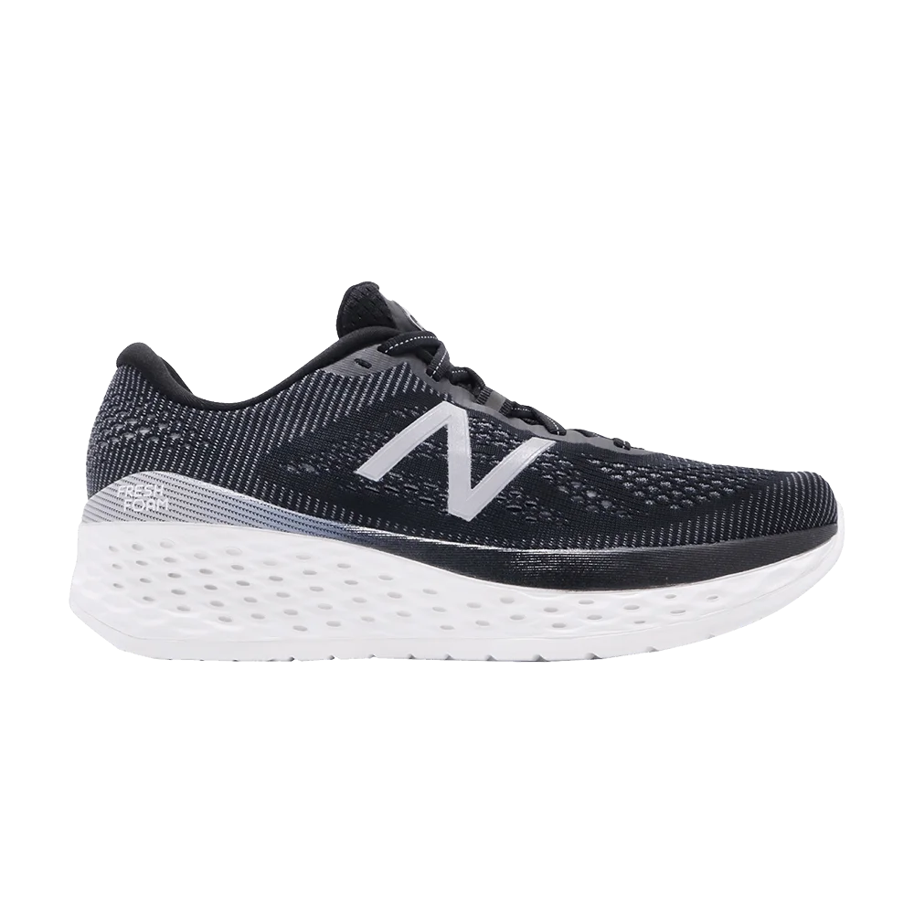 Krossovki-New-Balance-Fresh-Foam-More-Black-Silver