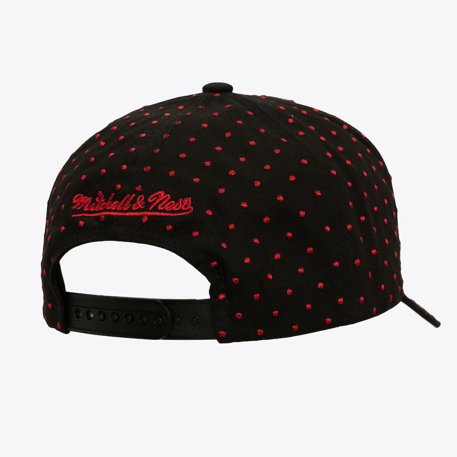 Бейсболка Mitchell & Ness Black Chicago Bulls Polka Polka Pro Adjustable Hat