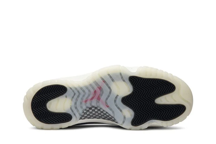 Krossovki-Air-Jordan-11-Retro-Low-Light-Bone-Snakeskin-4