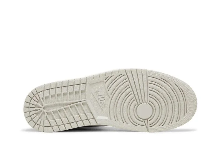 Krossovki-Air-Jordan-1-Retro-High-OG-White-Cement-3
