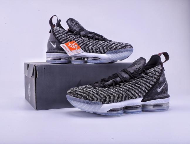 Кроссовки Nike LeBron 16 Oreo