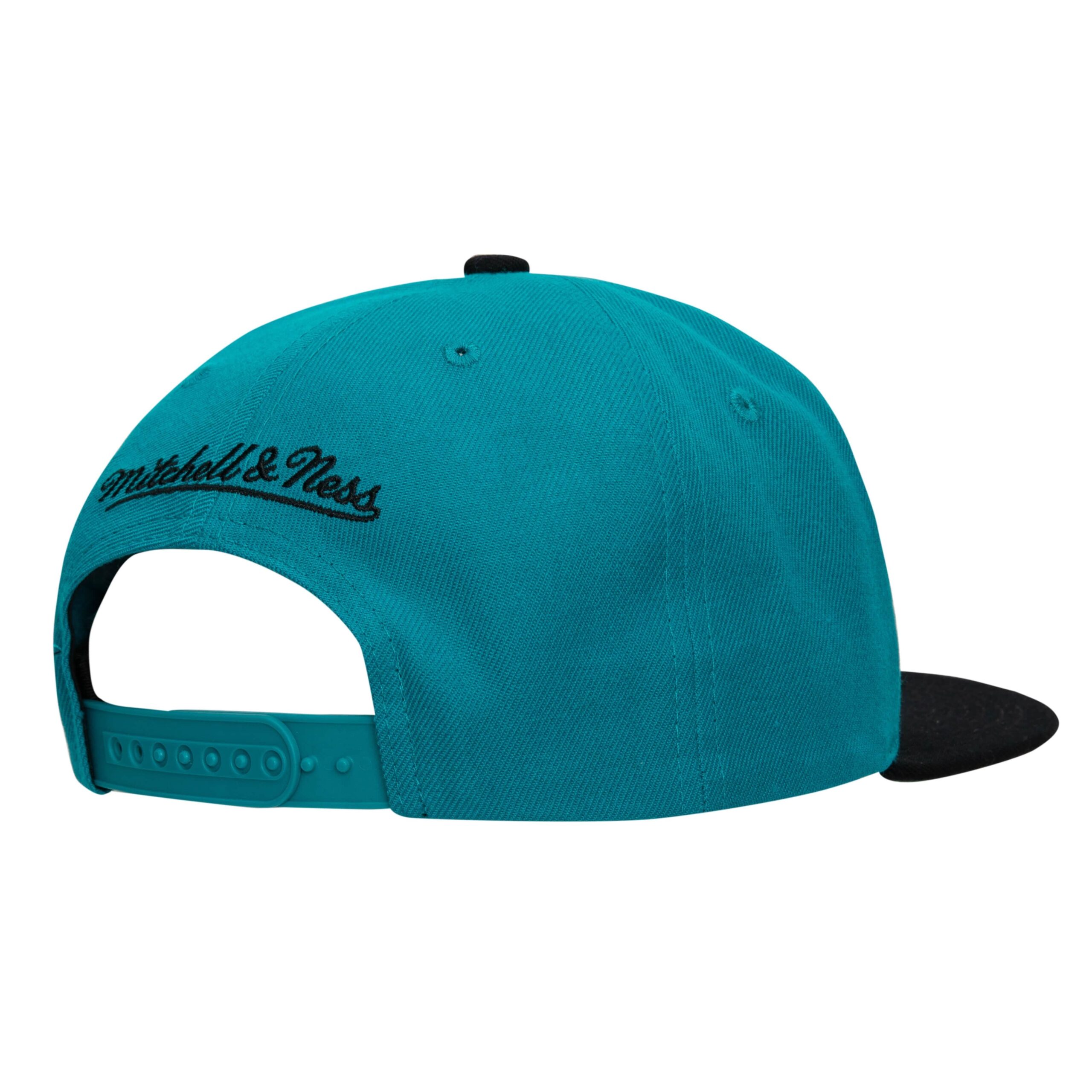 Mitchell-Ness-Team-2-Tone-2.0-Snapback-HWC-Detroit-Pistons-Hat-1-scaled