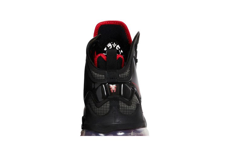 Кроссовки Nike LeBron 19 'Bred'