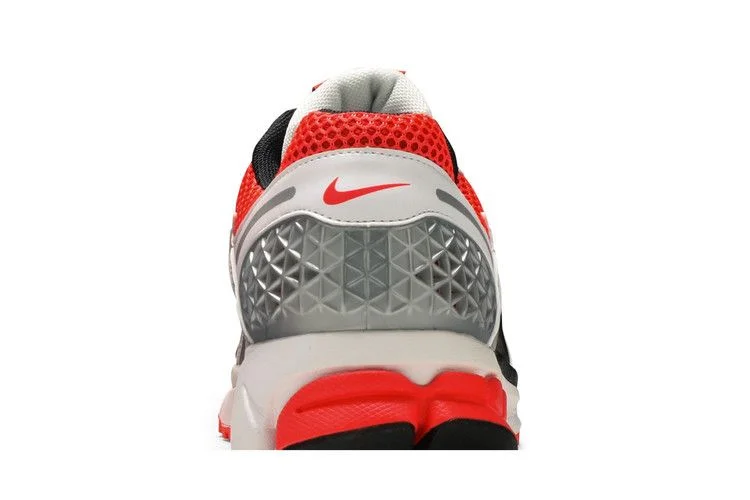 Кроссовки Nike Air Zoom Vomero 5 SE 'Bright Crimson' 2020