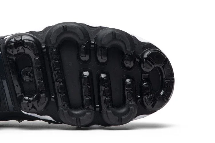 Кроссовки Nike Air VaporMax Plus 'Overbranding'