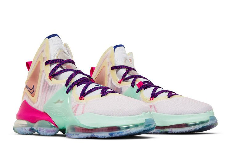 lebron-19-valentine-s-day-dh8459-900_07