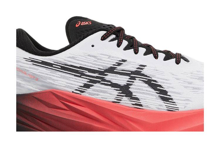 novablast-3-white-black-electric-red-1011b458-104_01