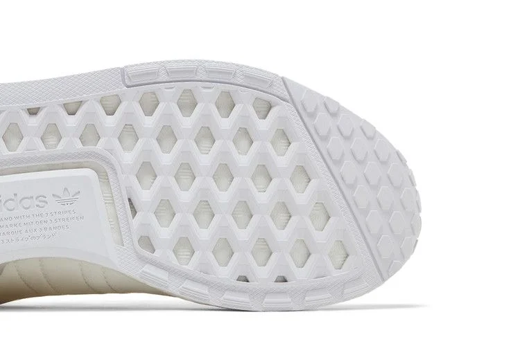 Krossovki-adidas-NMD_V3-Triple-White-4