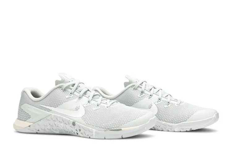 Krossovki-Nike-Wmns-Metcon-4-Silver-Guava-7