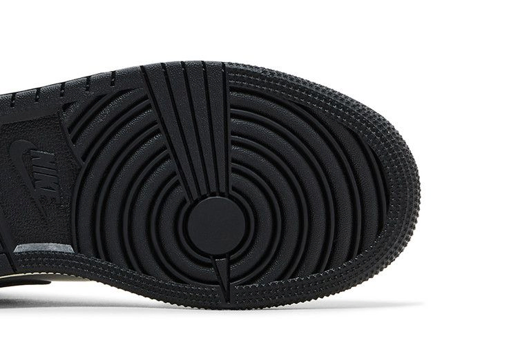 Кроссовки Air Jordan 1 Mid SE GS 'Black Metallic Silver'