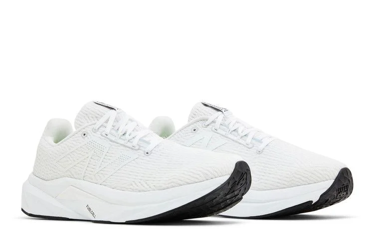 Krossovki-New-Balance-FuelCell-Propel-v5-White-Black-7