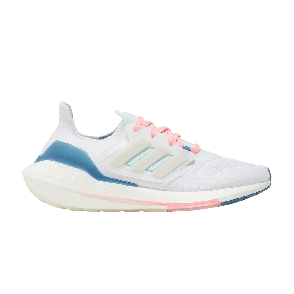 Krossovki-adidas-Wmns-UltraBoost-22-White-Almost-Blue