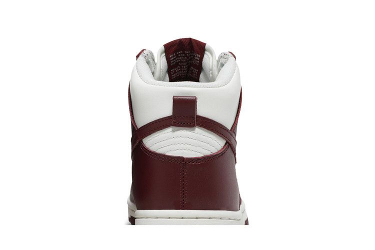 Кроссовки Nike Wmns Dunk High 'Team Red'