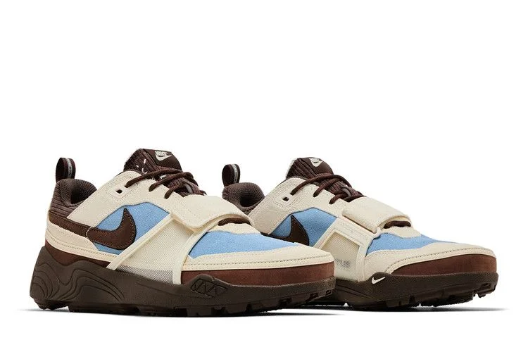 Krossovki-Travis-Scott-x-Nike-Zoom-Field-Jaxx-Leche-Blue-7