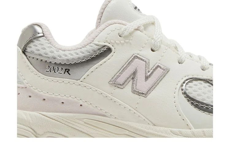 Krossovki-New-Balance-2002R-Toddler-Sea-Salt-Pink-Granite-1