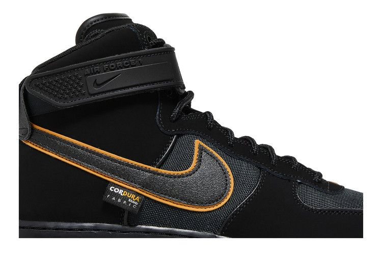 air-force-1-boot-black-university-gold-do6702-001_01