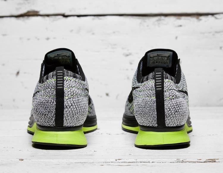 flyknit-racer-526628-007_01