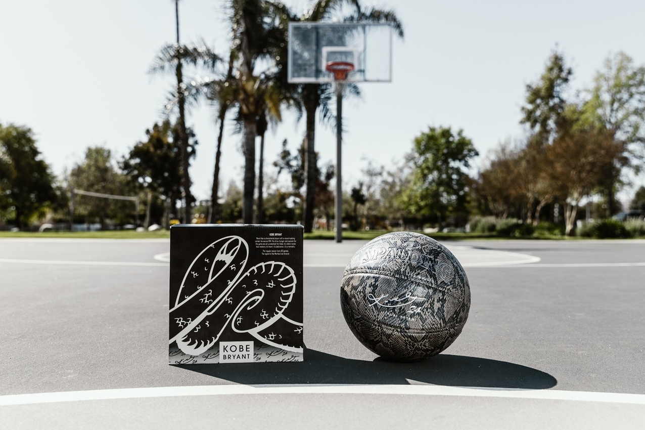 Баскетбольный подарочный мяч Spalding x Kobe Bryant 94 Series Limited Edition Basketball Silver