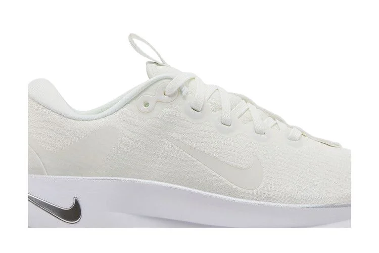 Krossovki-Nike-Wmns-Motiva-Summit-White-Metallic-Silver-1