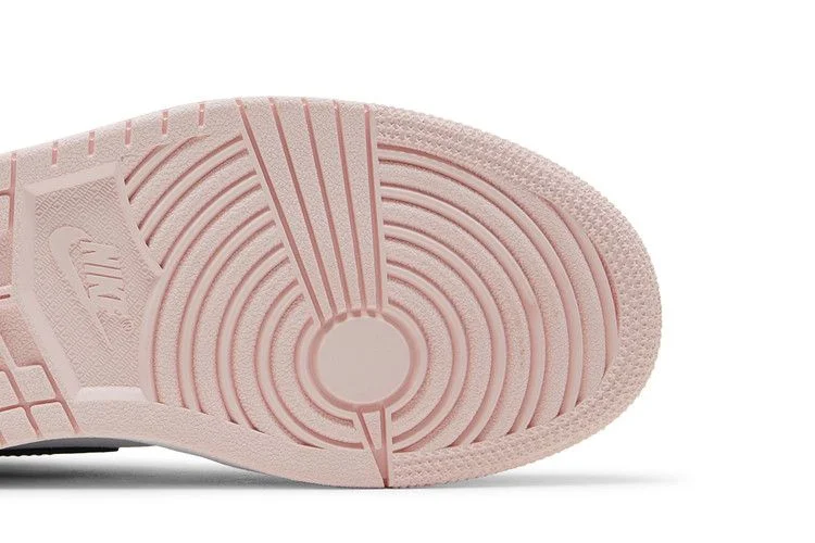 Кроссовки Wmns Air Jordan 1 Retro High OG SE 'Bubble Gum'