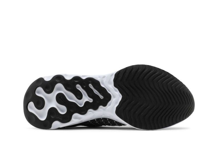 wmns-react-phantom-run-flyknit-2-oreo-cj0280-002_03