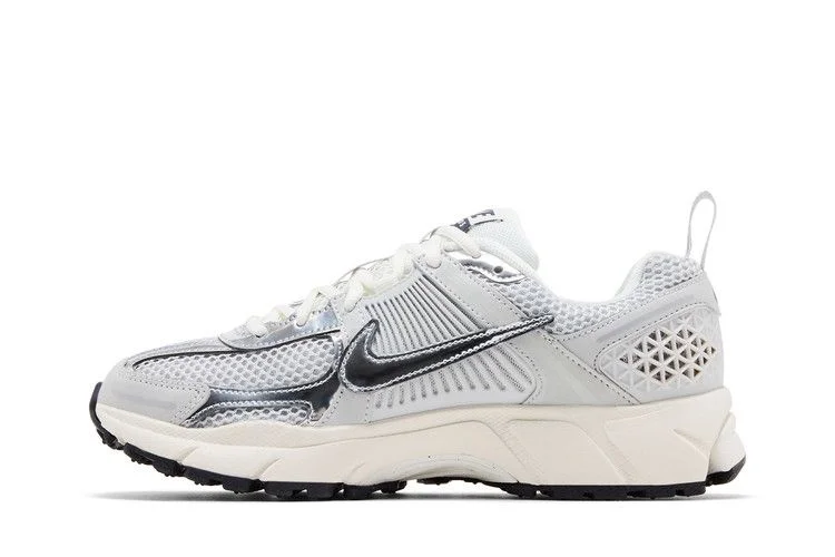 Krossovki-Nike-Vomero-5-GS-Photon-Dust-Chrome-2