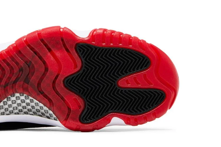 Кроссовки Wmns Air Jordan 11 Retro 'Bred Velvet'