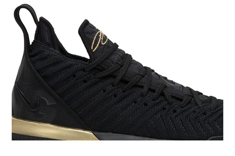 Кроссовки Nike LeBron 16 'I'm King'