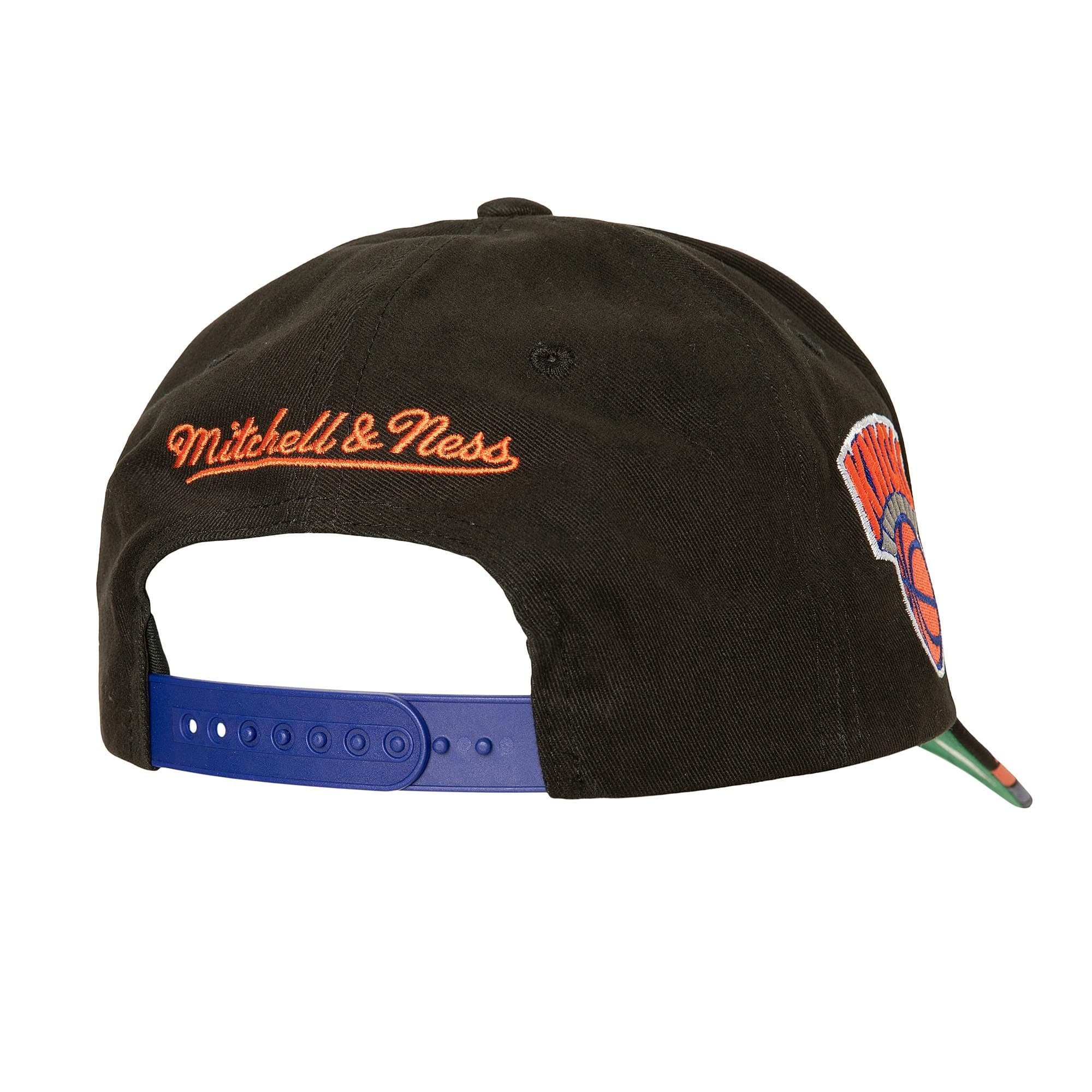 Mitchell-Ness-Brushed-Past-Ya-Pro-Snapback-HWC-New-York-Knicks-1