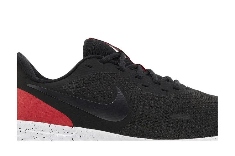 Krossovki-Nike-Revolution-5-Extra-Wide-Bred-1