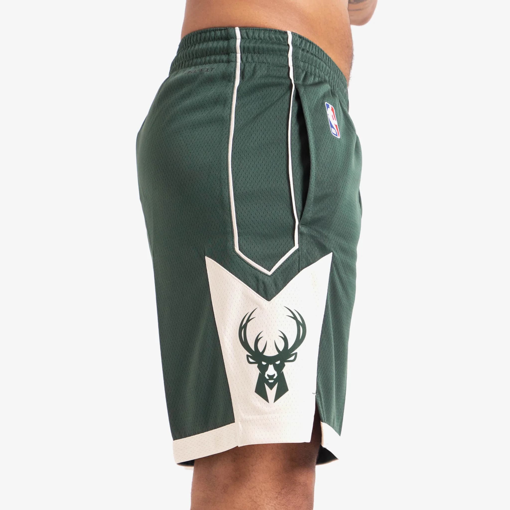 Спортивные шорты Nike Milwaukee Bucks 2024 Icon Edition Swingman NBA Shorts