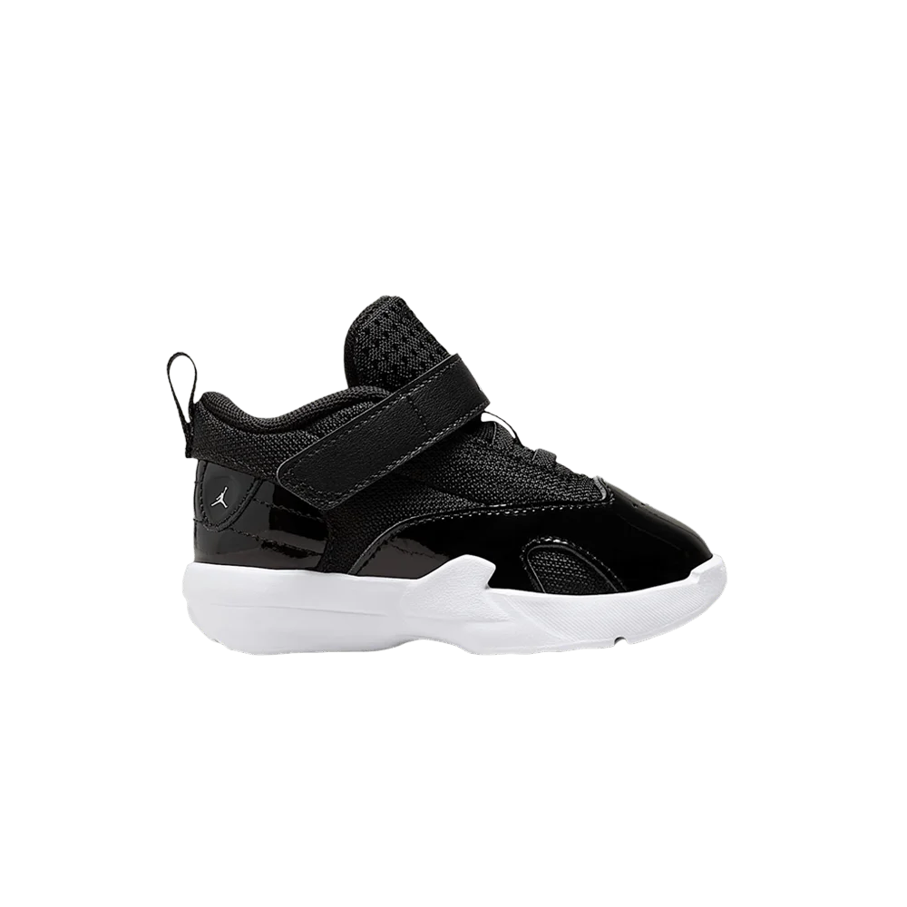 Krossovki-Air-Jordan-Max-Aura-6-Black-White