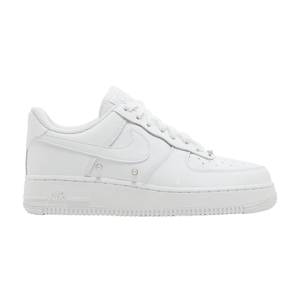Krossovki-Nike-Wmns-Air-Force-1-Low-07-SE-Pearl-White