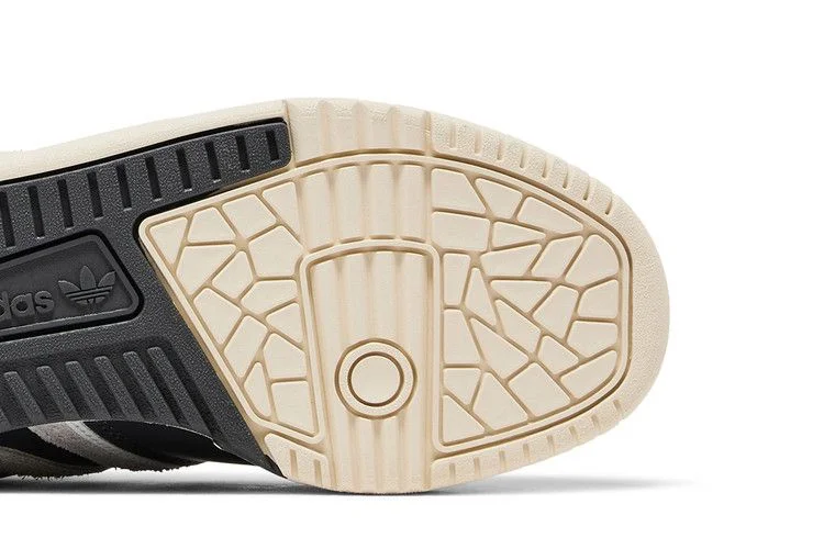 Krossovki-The-Simpsons-x-adidas-Rivalry-High-Scratchy-4