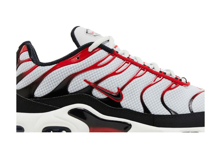 Кроссовки Nike Air Max Plus 'Platinum Black University Red'